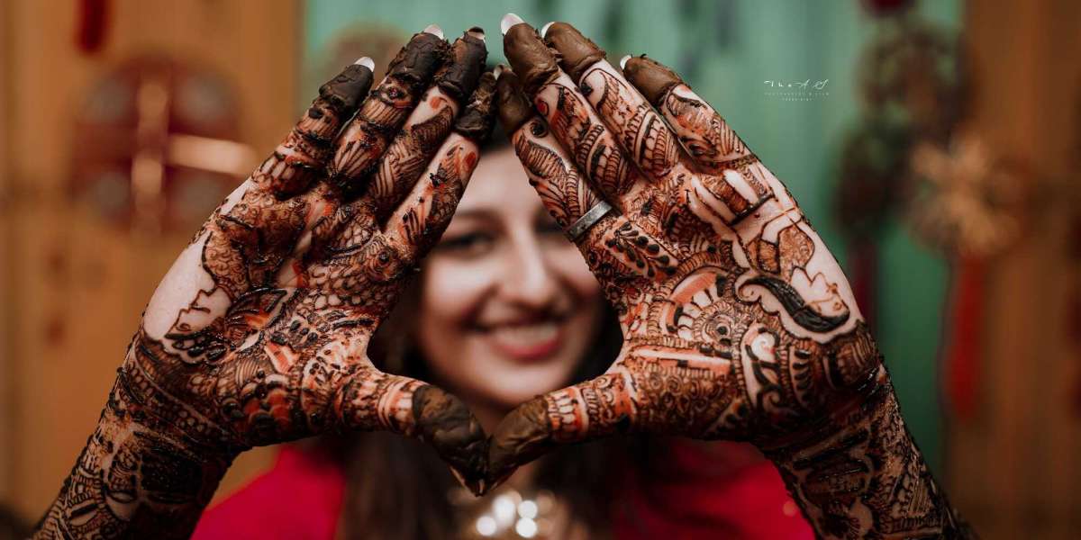 Capturing Love: Tips for Amazing Engagement Photos in Chhattisgarh